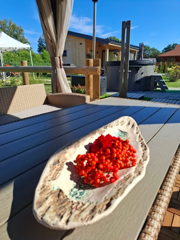 Labiekārtota terase visās sezonās - viesu namā Jūras dzintars